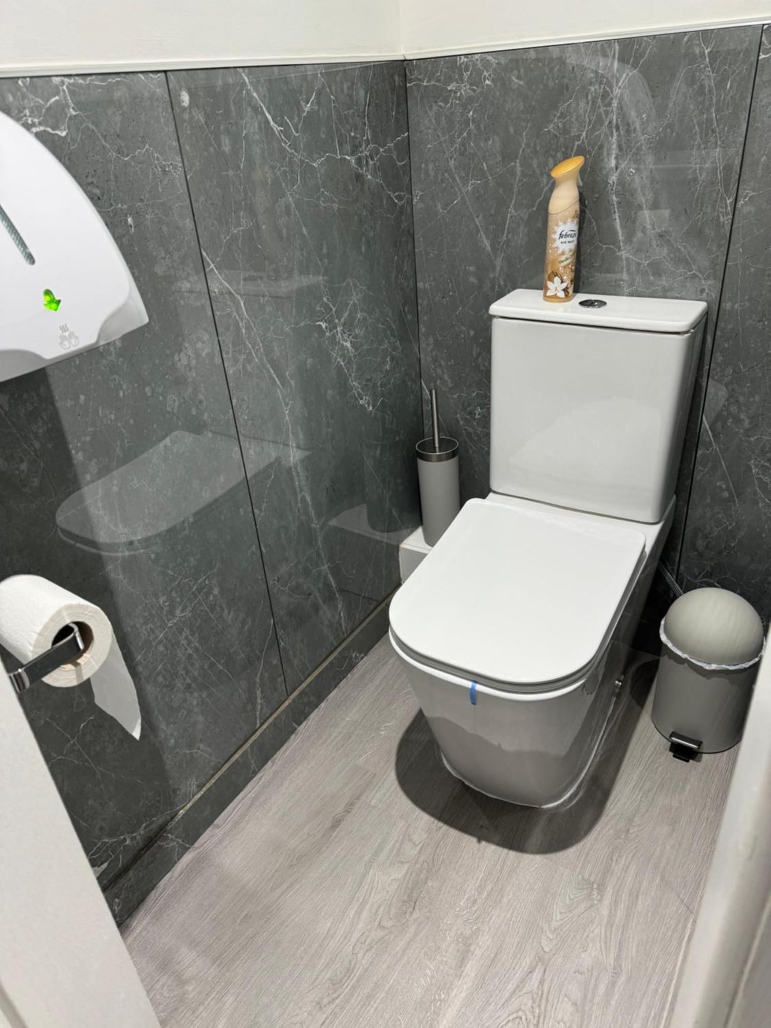 Modern Studio Flat In Bramhall エクステリア 写真